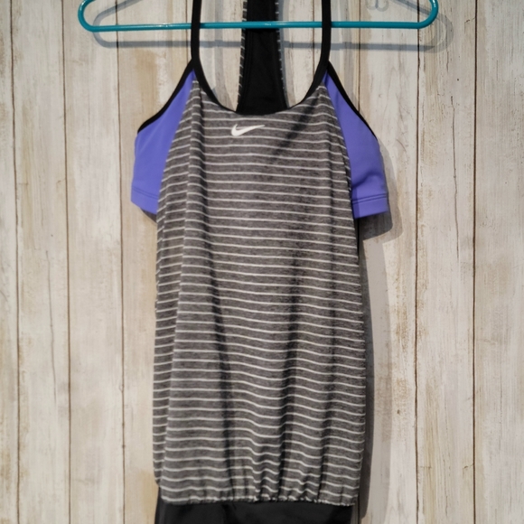 NIKE athletic race back tank top with built-in sports bra. - Picture 1 of 7